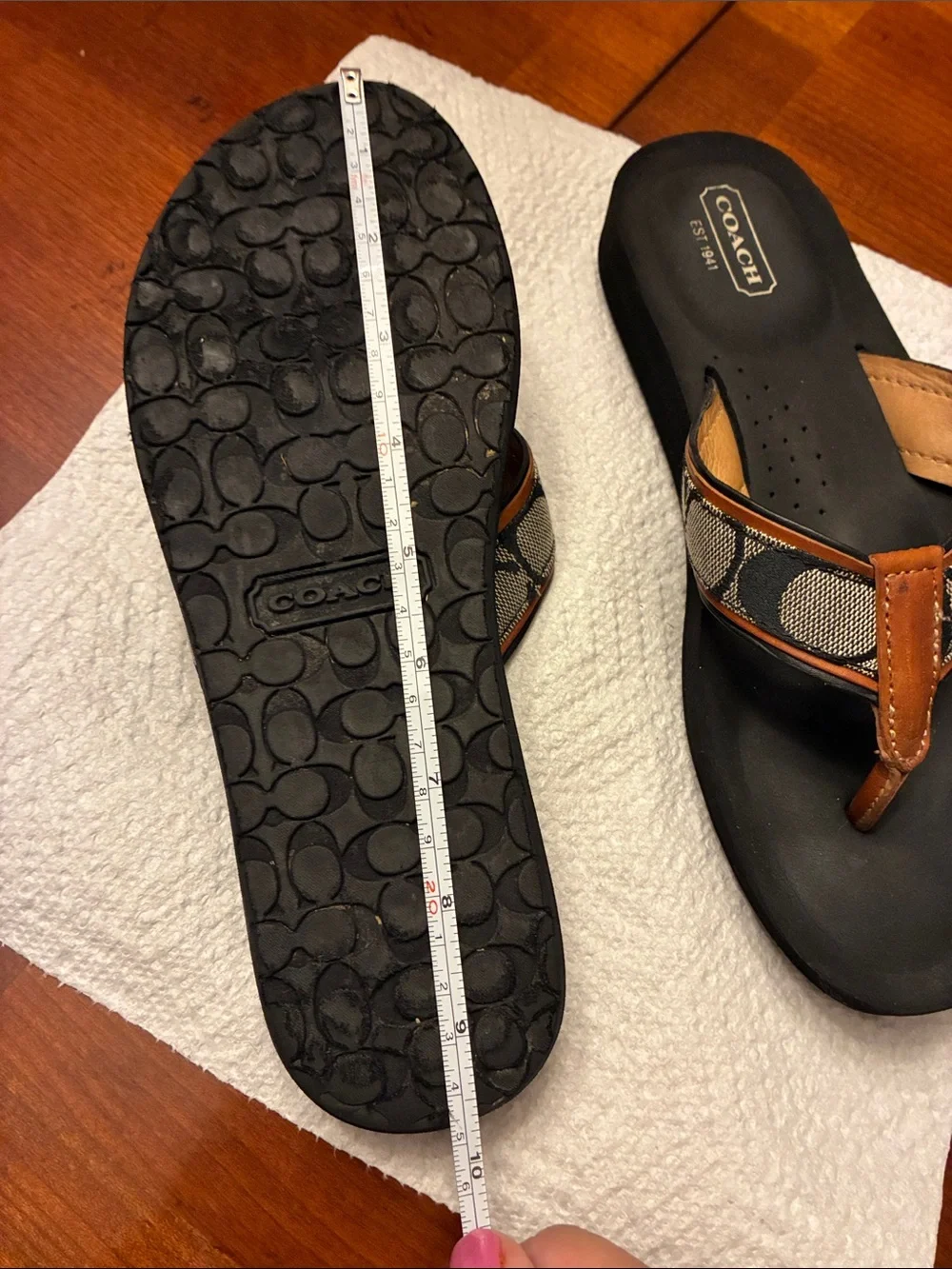 COACH. Women’s Black Footbed with Brown Signature Canvas Thong Sandals. Size 6.5